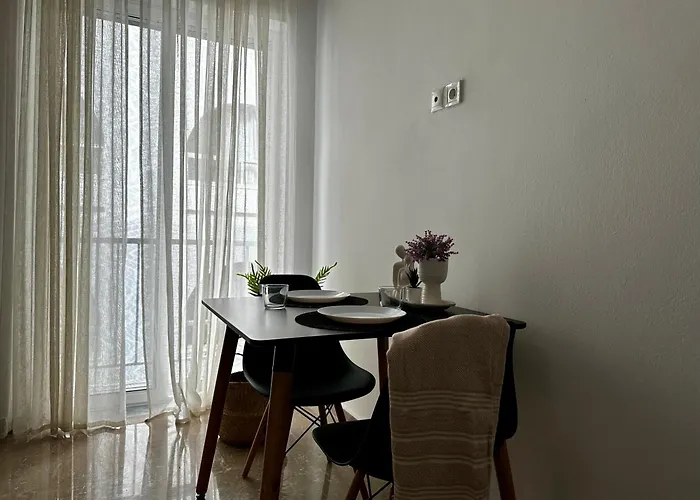 Modern In Town, Walking Distance To The - No 4 *