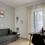 Modern In Town, Walking Distance To The - No 4 Apartamento