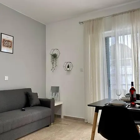 Brand New Apartment, In The Heart Of '4' Apartment