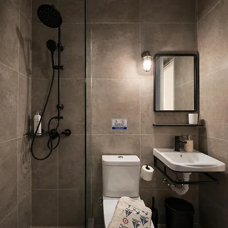 Modern In Town, Walking Distance To The - No 4