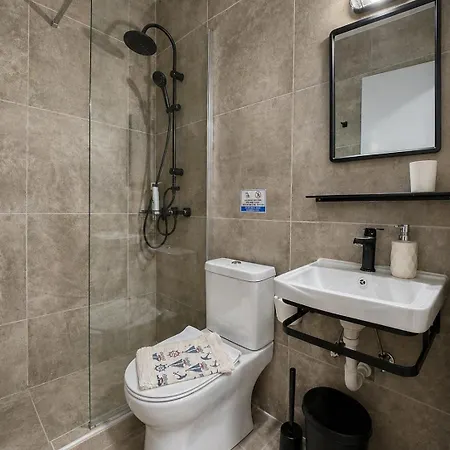 Modern In Town, Walking Distance To The - No 4 * 科斯镇