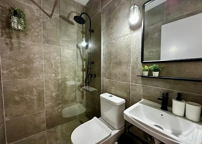 Modern In Town, Walking Distance To The - No 4 아파트