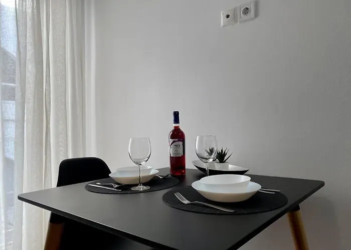 Modern In Town, Walking Distance To The - No 4 Kos-stad